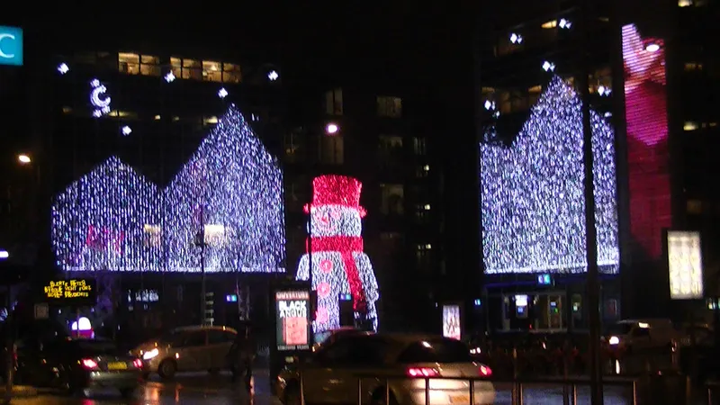 Façades de lumière à l'angle de l'avenue Carnot à Nantes