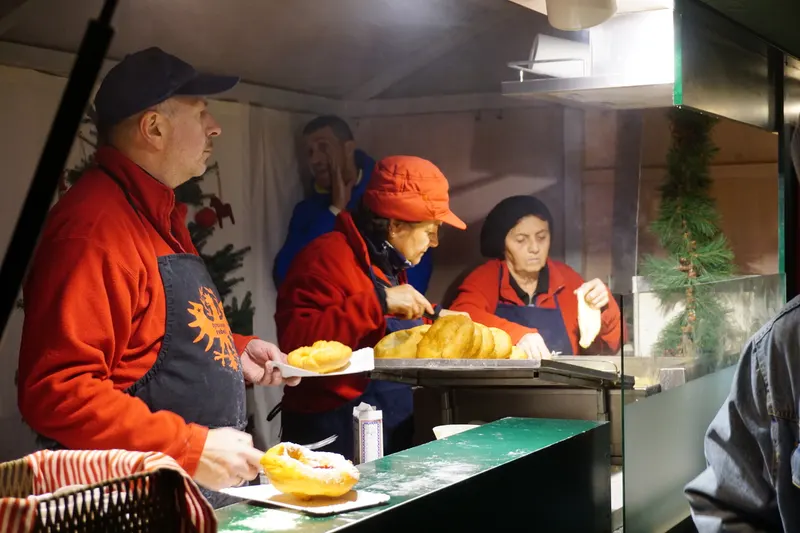 Kiachl-Stand auf dem Christkindlmarkt in der Innsbrucker Altstadt