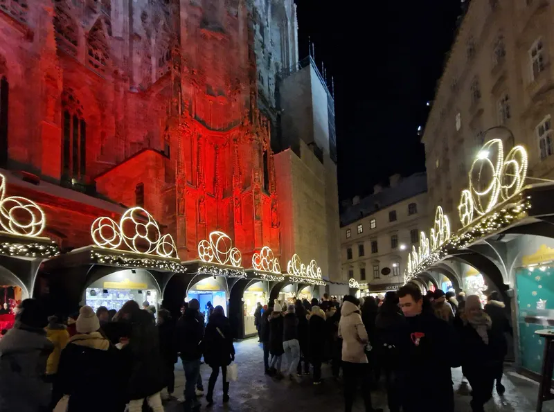Marktstände am Stephansplatz in Wien (2023)