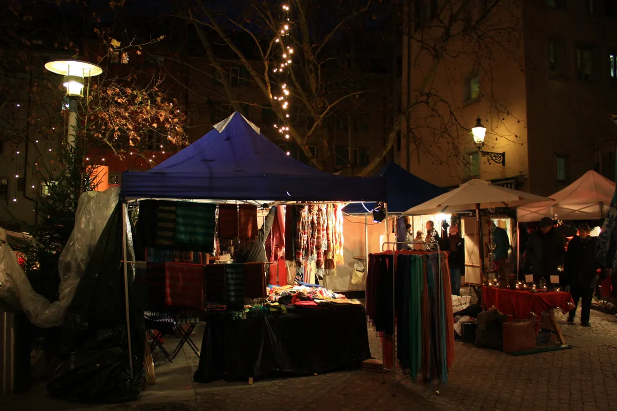 Weihnachtsmarkt Dörfli im Niederdorf in Zürich, Marktstände im Rosenhof