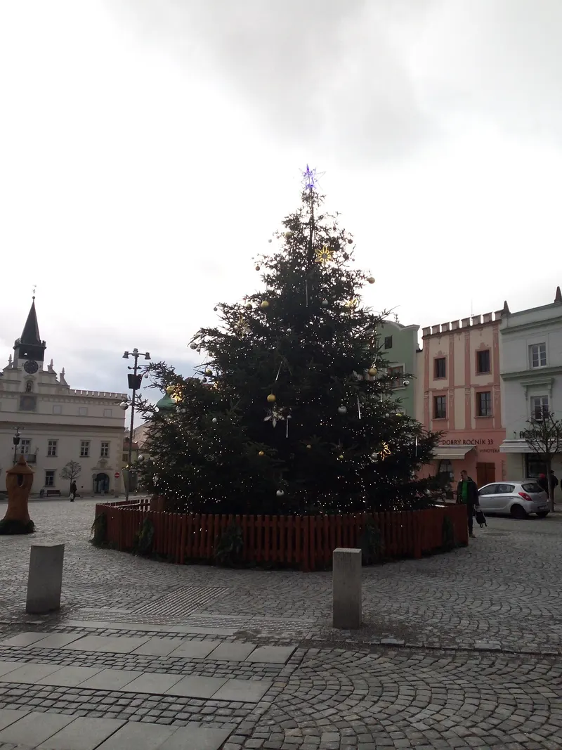 Vánoční strom na náměstí v Havlíčkově Brodě