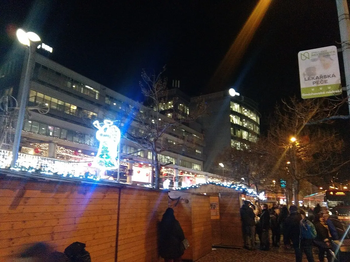 Večerní vánoční trhy na Andělu na pražském Smíchově