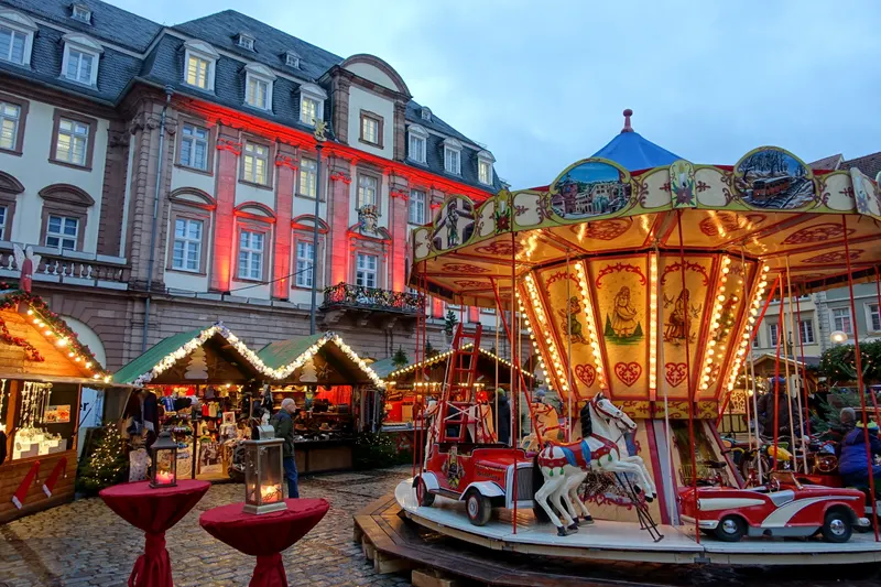Nostalgisches Karussell auf dem Heidelberger Weihnachtsmarkt