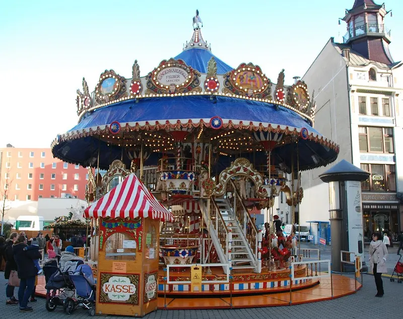 Nostalgisches Karussell auf dem Leipziger Weihnachtsmarkt
