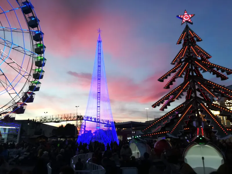 Noria y árboles luminosos en las Mágicas Navidades de Torrejón de Ardoz