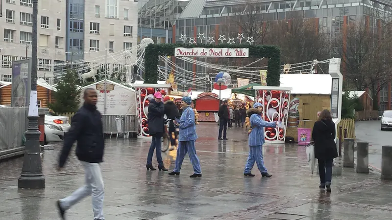 Grand sapin de Noël et grande roue sur la Grand'Place de Lille