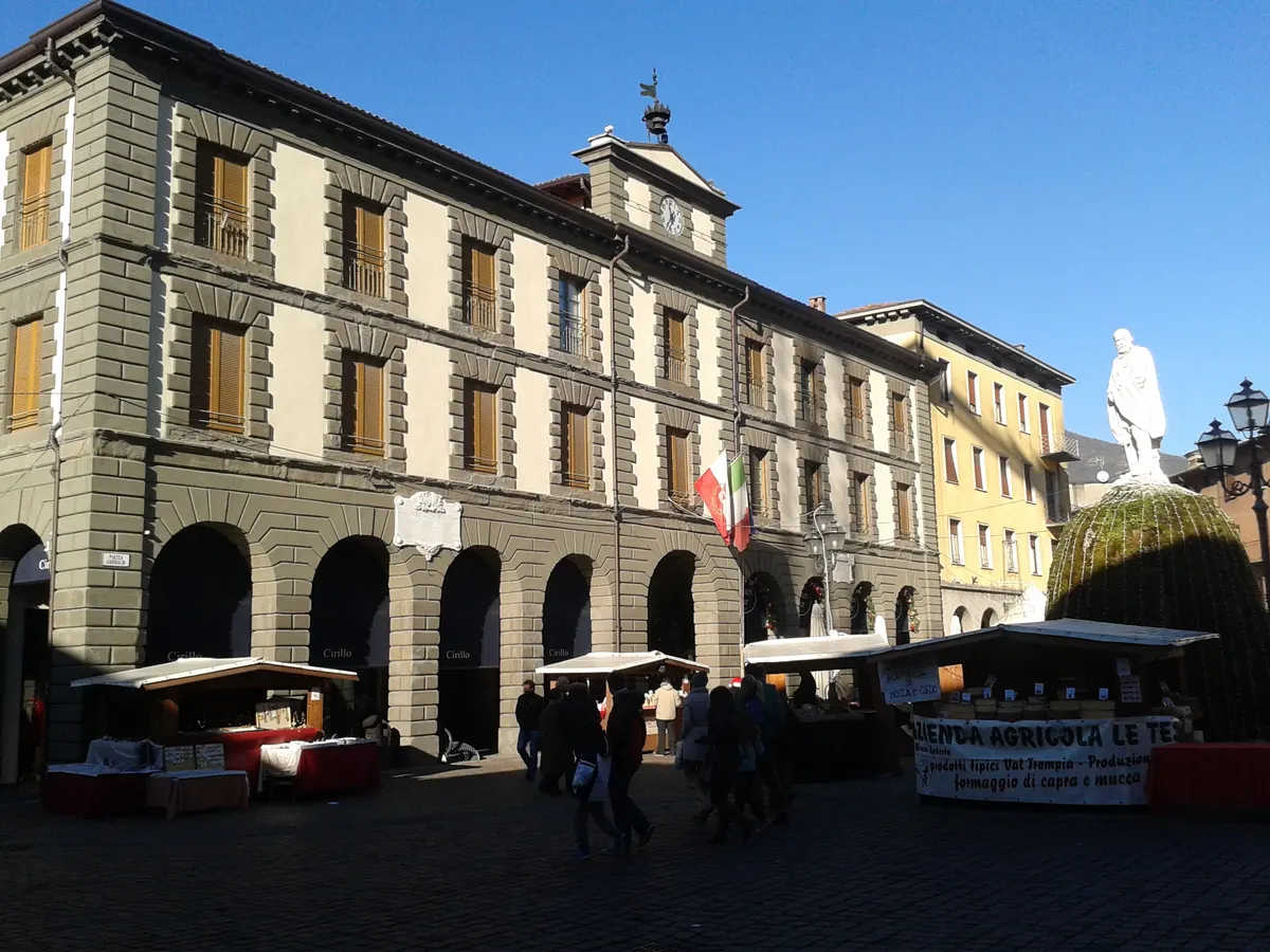 Palazzo Vantini a Iseo con i mercatini di Natale Natale con gusto
