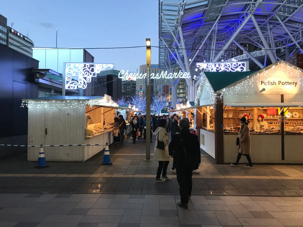 博多駅前のクリスマスマーケット