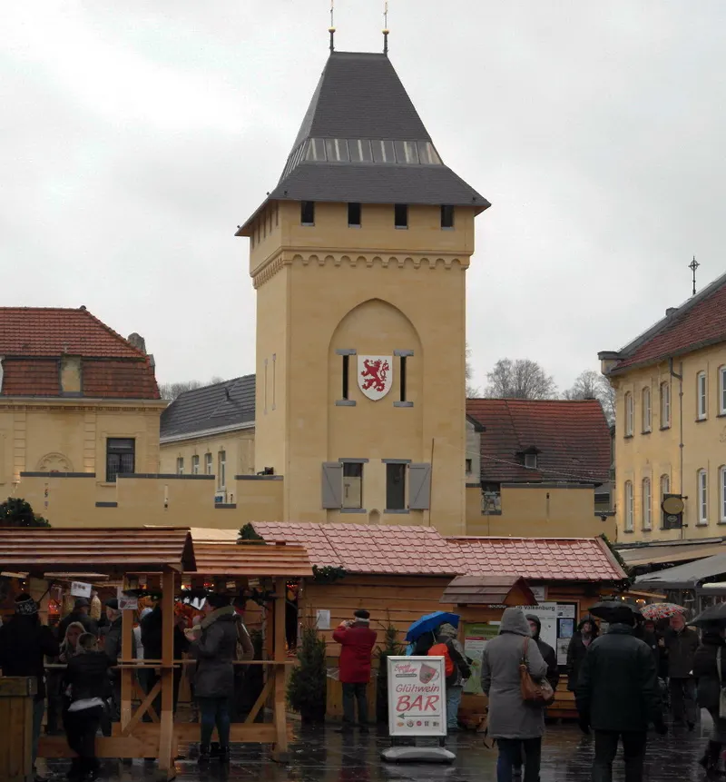 Kerstmarktkramen bij de Geulpoort in Valkenburg