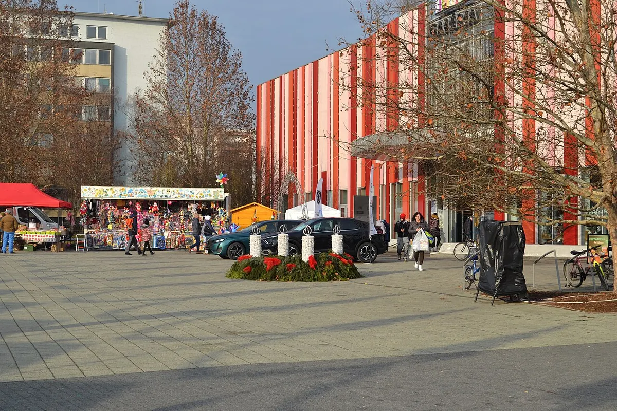 Vianočné trhy na Námestí republiky v Lučenci